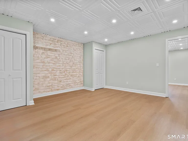 184 Maple St — Photo 3