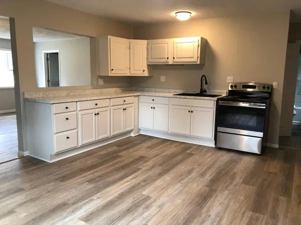 15 Pineview Ave, Glenburn, ME 04401