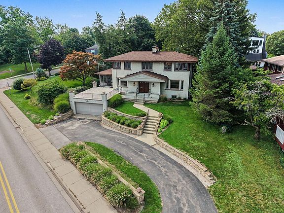 4th image of 2318 Lake Dr SE