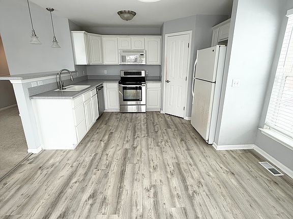 5th image of 4131 Elizabeth Ave