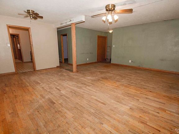 5th image of 522 Lane St