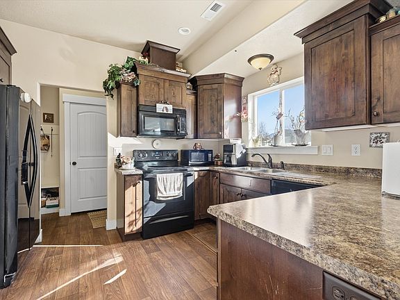 4th image of 1084 S 740 W