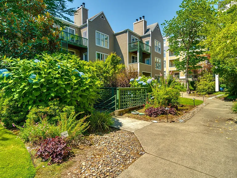 205 SW Montgomery St #204 — Photo 44