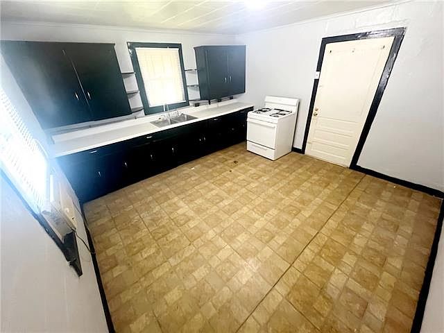 2nd image of 723 3rd Ave