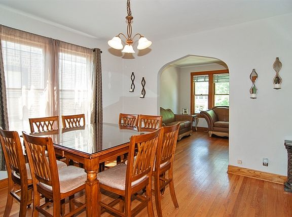 4th image of 2429 Cuyler Ave