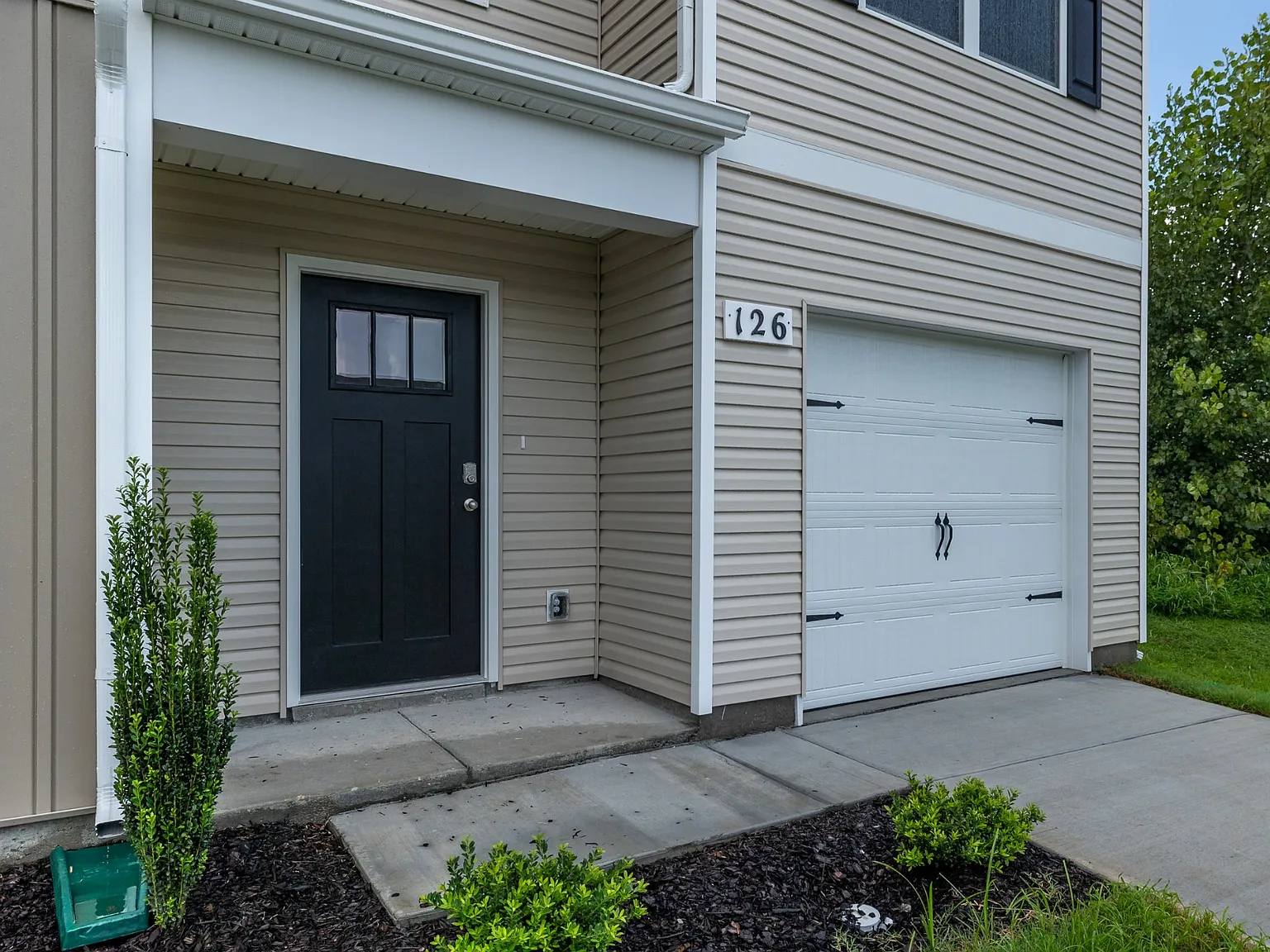 3 bed, 2.5 bath, 1474 sqft, $1,800 — Photo 2
