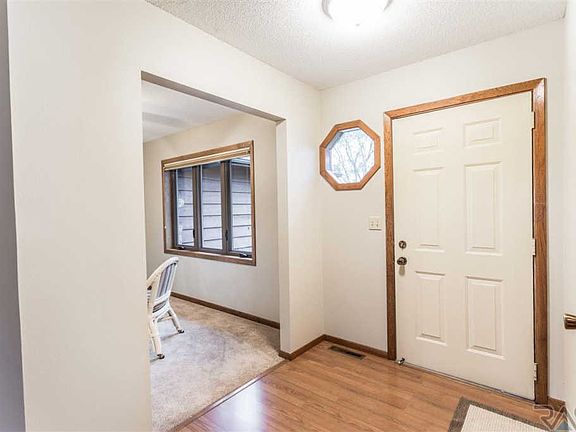 2nd image of 705 E Sandpiper Trl