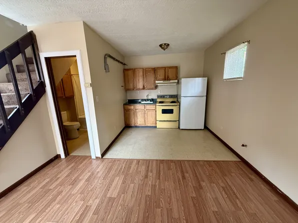 1033 8th St, Huntington, WV 25701