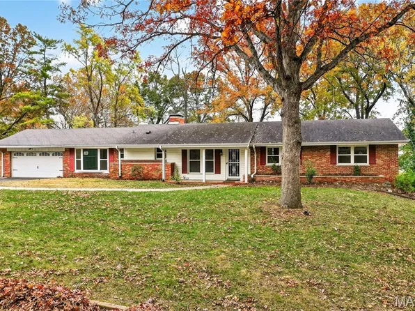 10067 Springwood Dr, Saint Louis, MO 63124