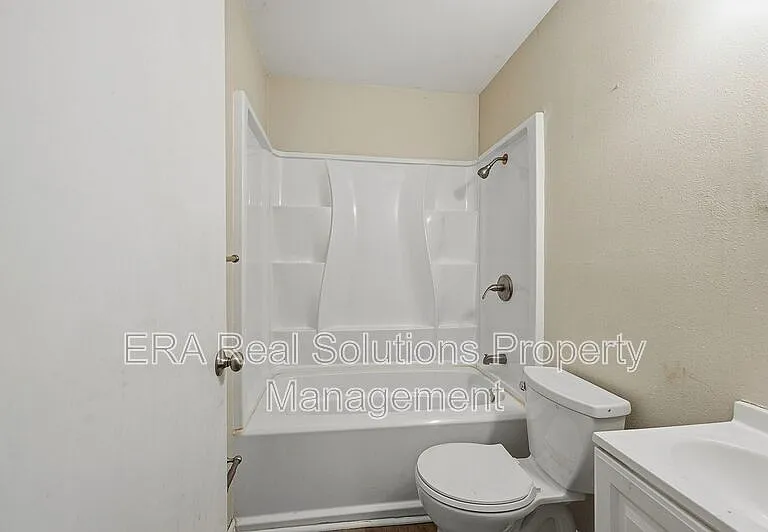 130 Valencia St #1 — Photo 17