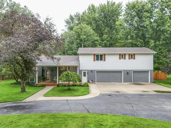 904 Vance Rd, Midland, MI 48640