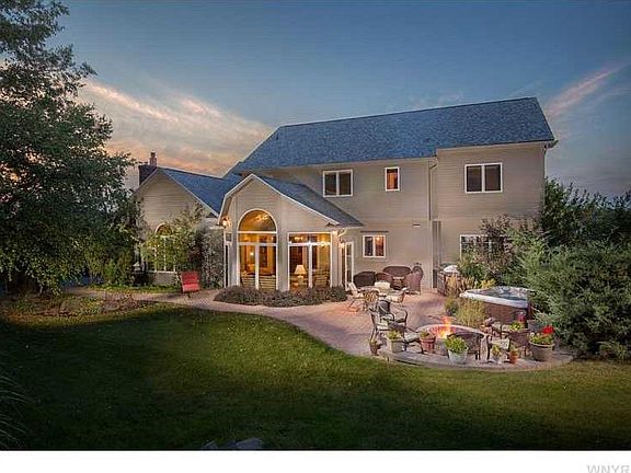 2nd image of 11 Lakeridge Dr