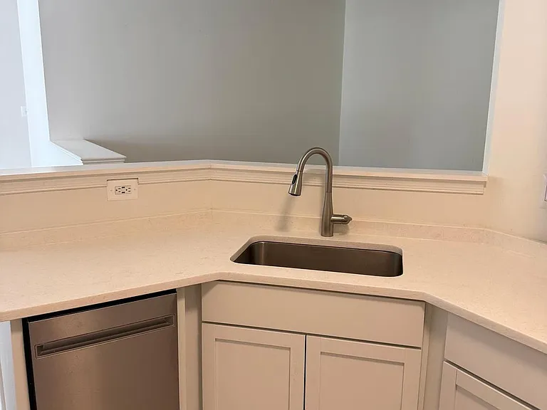 1704 Lake Shore Crest Dr #32 — Photo 5