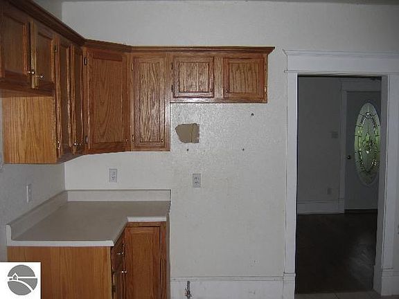 2nd image of 1502 W North Blvd