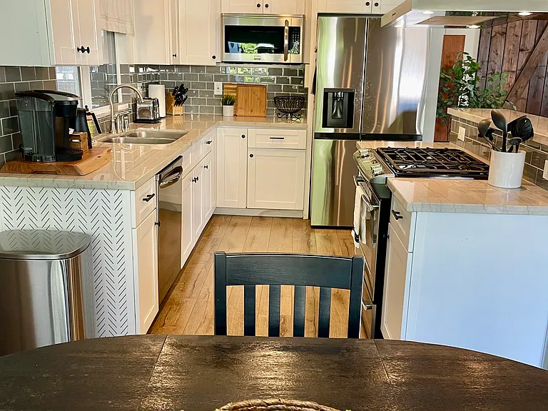 571 Park Dr — Photo 9