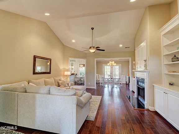 5th image of 511 Scrub Oaks Dr