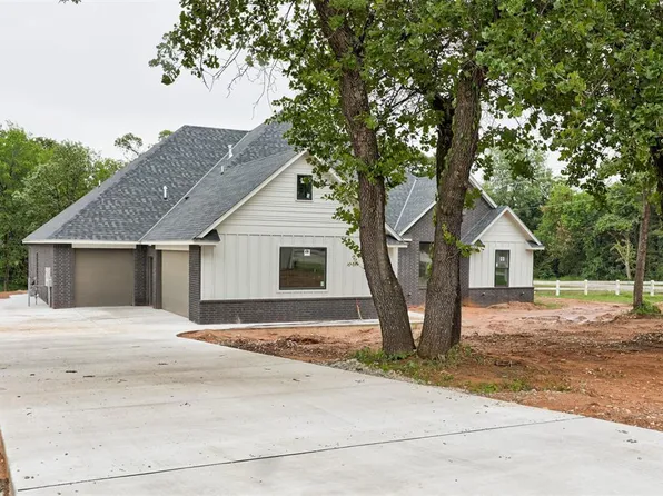 30 N Oaks Rd, Harrah, OK 73045