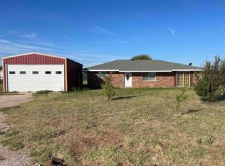 9 Country Ln, Watonga, OK 73772
