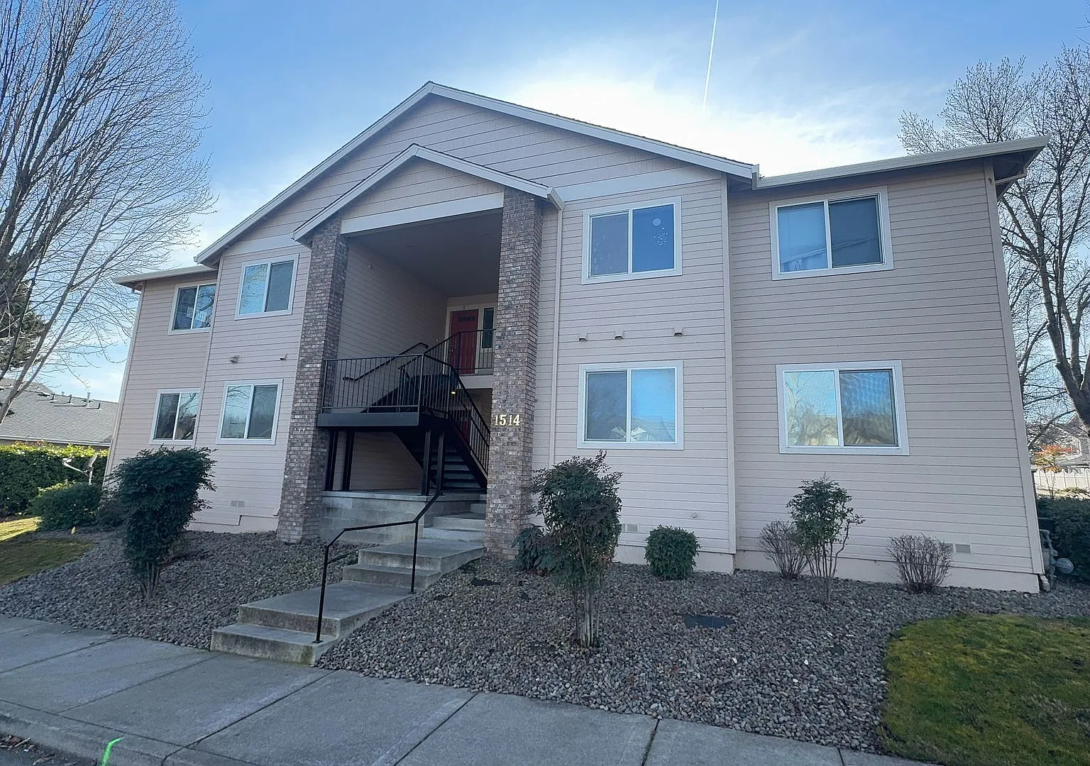 1552-1e - 1514 Hollyhock #A-D — Photo 1