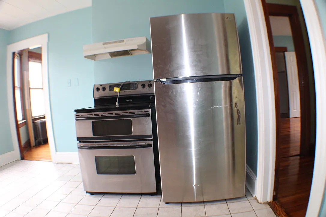 3 bed, $2,000 — Photo 4