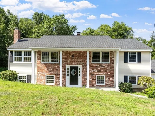 27 Launching Rd, Andover, MA 01810