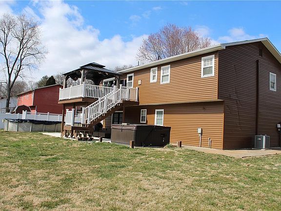 3rd image of 392 Oxford Dr