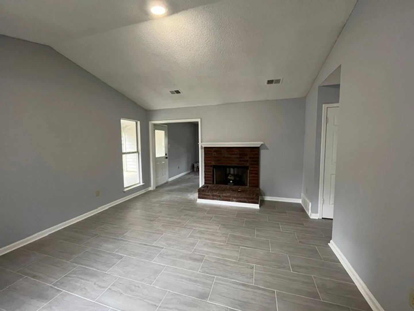 Renovated 3 Bedroom 2 Bath Home for Rent!! — Photo 2