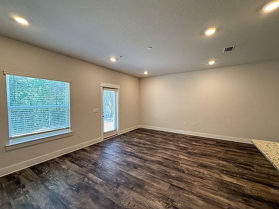 5th image of 1559 Iroquois Ct