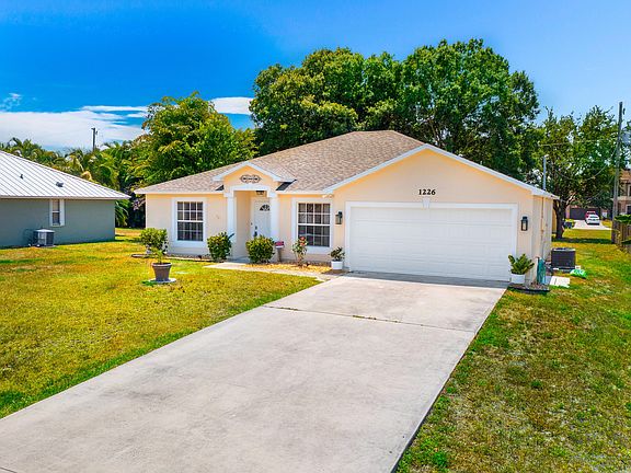 3rd image of 1226 SW Asturia Avenue