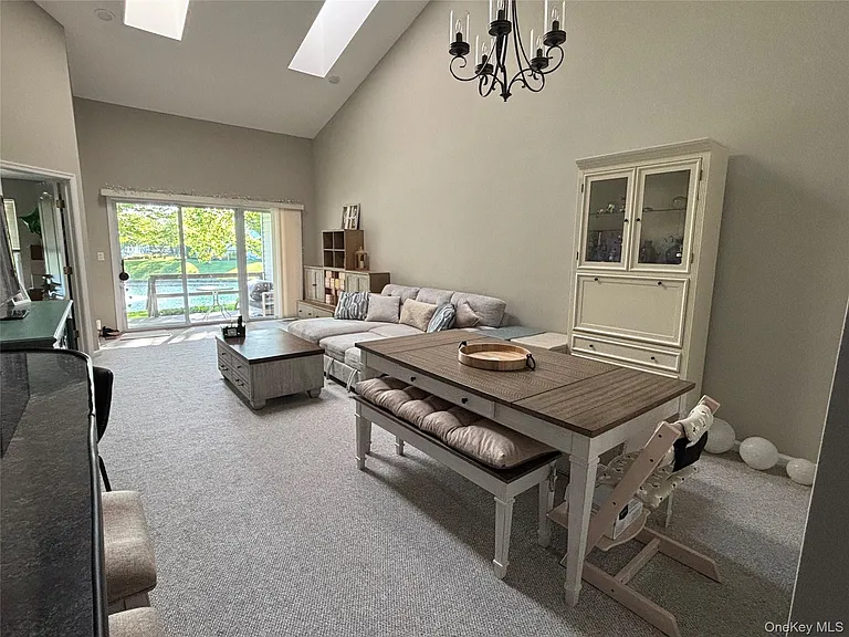 703 Constance Ln — Photo 8