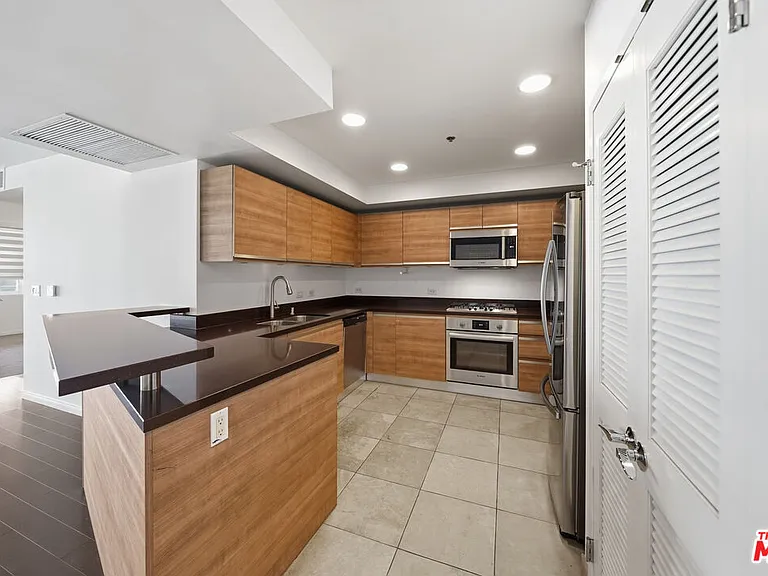 3785 Wilshire Blvd #1607 — Photo 5
