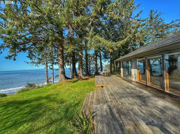 15532 Oceanview Dr, Brookings, OR 97415