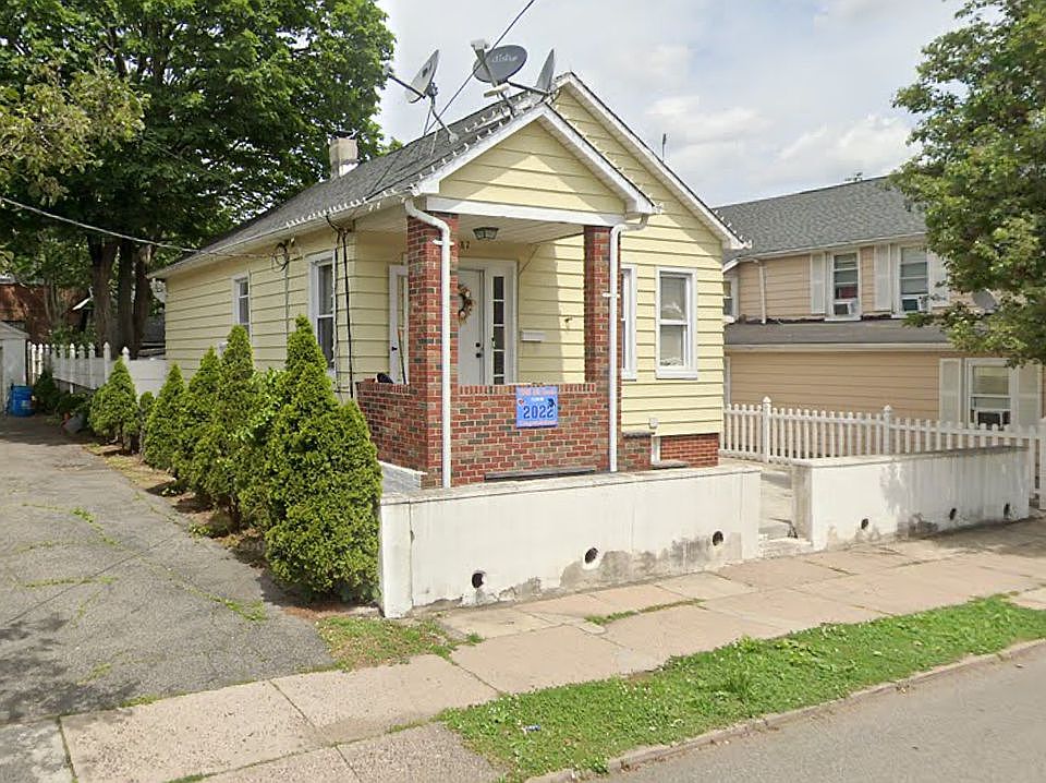 2nd image of 487 Westminster Pl
