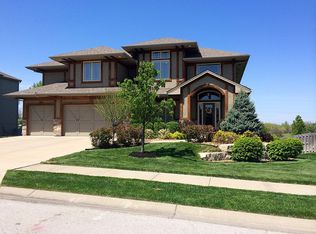 3212 SE Brookside Dr, Lees Summit, MO 64063