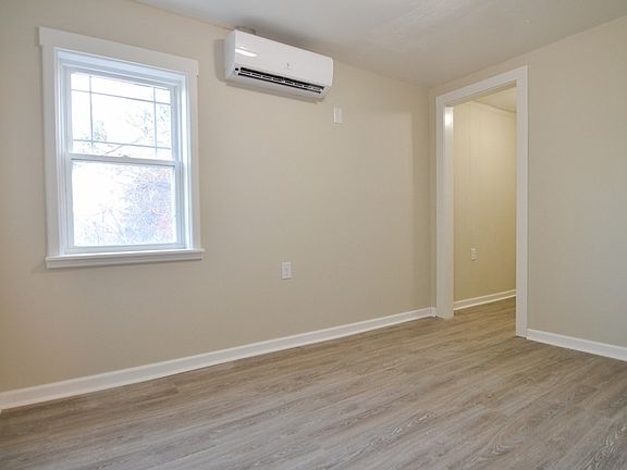 4th image of 4914 Fort Ave #C