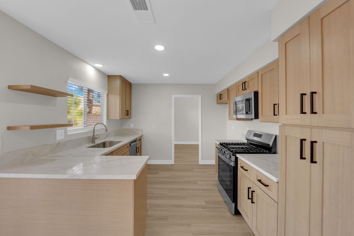 next background image