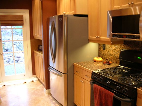 4th image of 1580 Gibson St