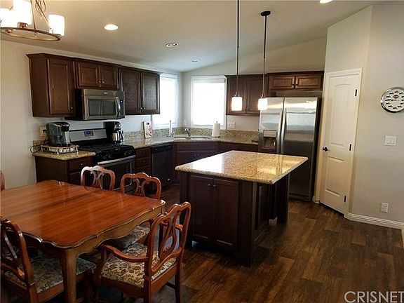 3rd image of 112 Saint James Ct