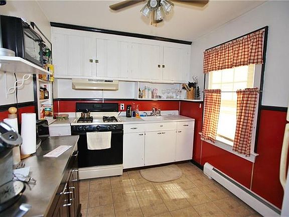 5th image of 13 Ryerson Ave