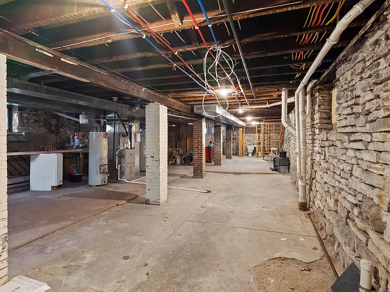 2137 Russell Blvd — Photo 20