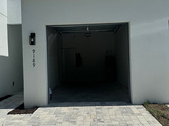 3rd image of 9187-9189 N Travis Dr