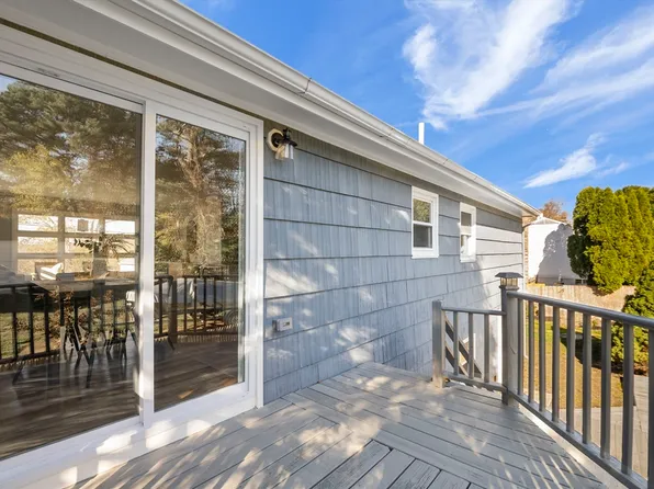 27 Hodgkins Rd, Rockport, MA 01966