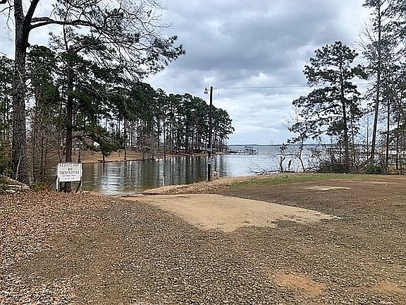 4th image of 350 River Bend Dr
