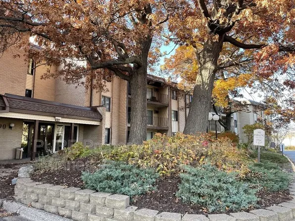 1690 Highway 36 W APT 320, Roseville, MN 55113