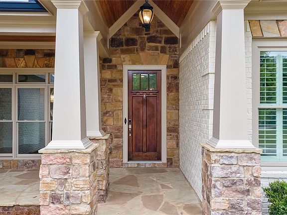 3rd image of 2221 Gentry Lane