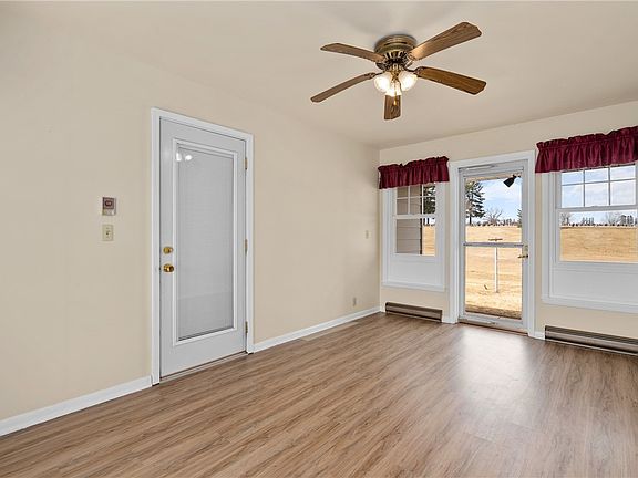 3rd image of 23586 Whitehall Rd