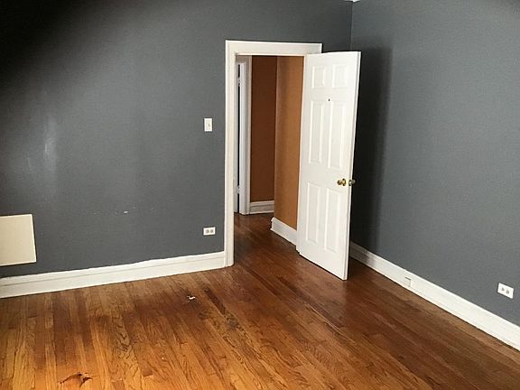 3rd image of 8927 S Blackstone Ave