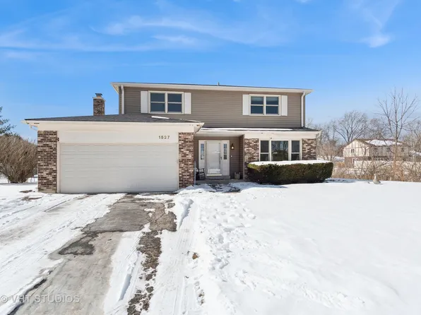 1527 Windsor Ct, Naperville, IL 60565
