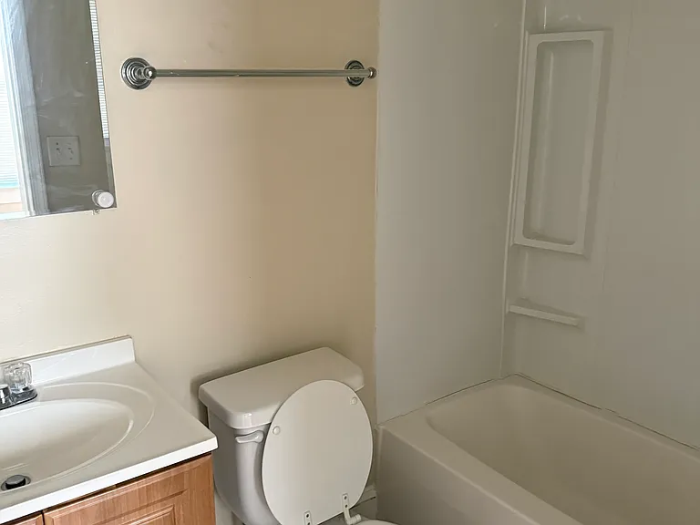 808 William St #10 — Photo 4