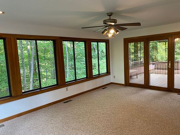 4th image of 335 Thornbury Ln